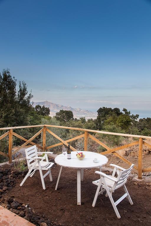 Ecoagriturismo Notti Stellate Etna Mare Farm stay *