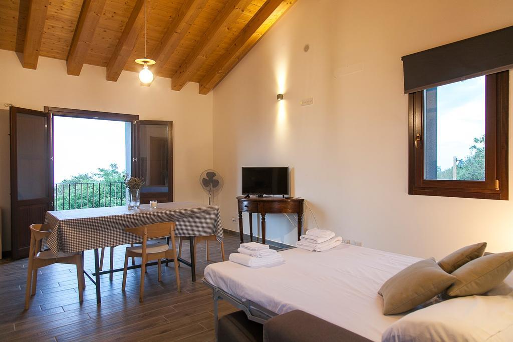 Farm stay Ecoagriturismo Notti Stellate Etna Mare